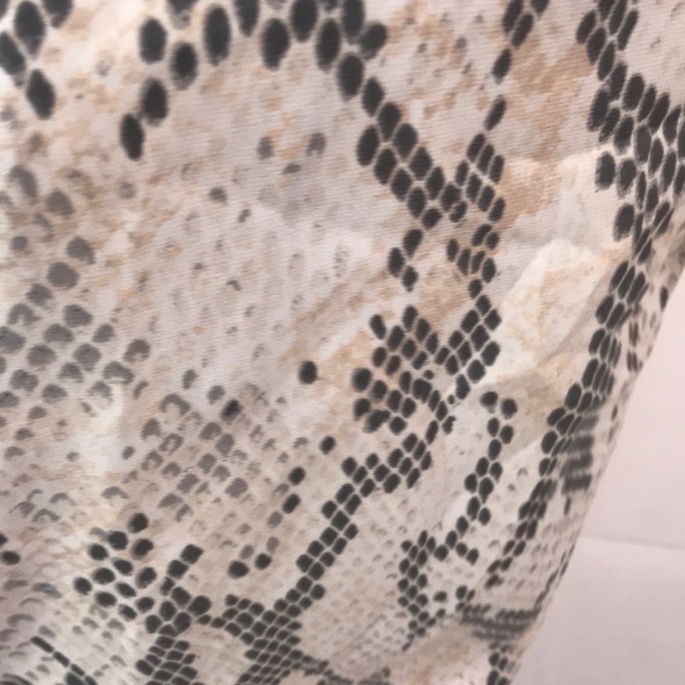 Express Snake Print Blouse - Picture 4 of 4